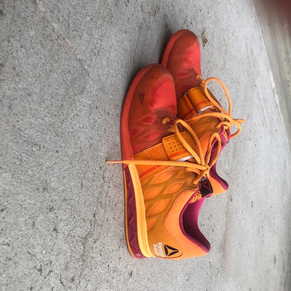 Pink and orange CrossFit lifters